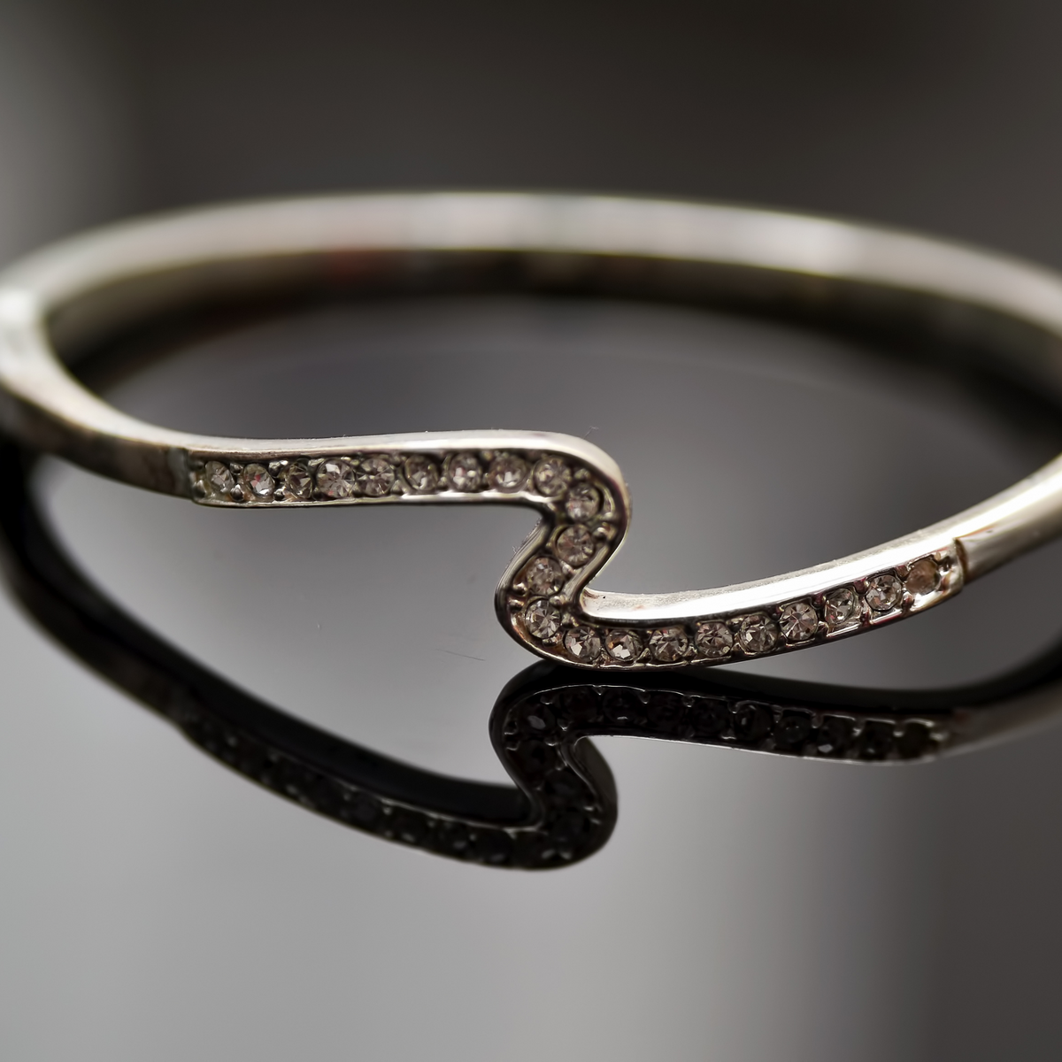White Stone and Silver (Quality 925) Bracelet for Women (BRA0188)
