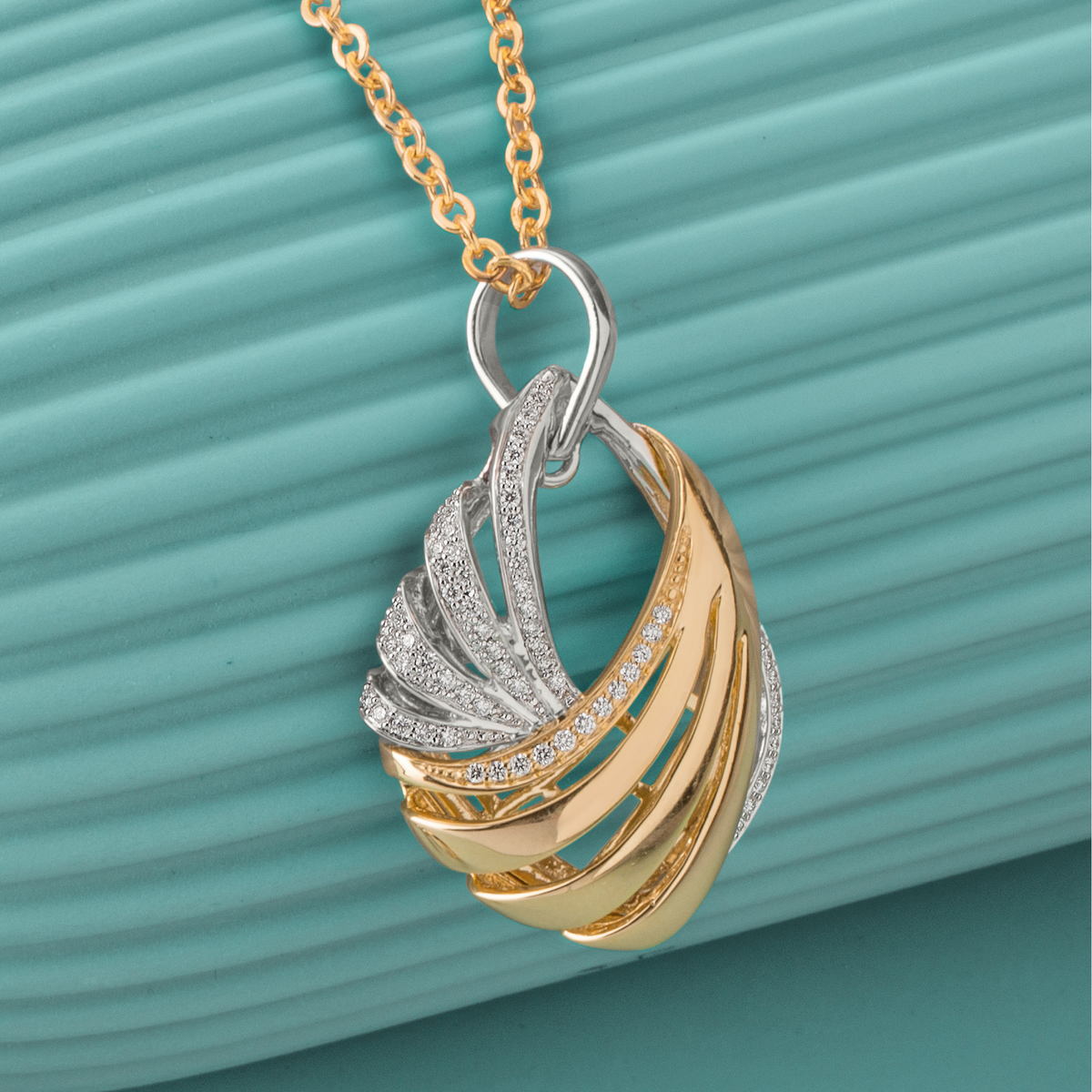 (PEN0076) White & Yellow Gold Pendent With Beautiful Moissanite Only