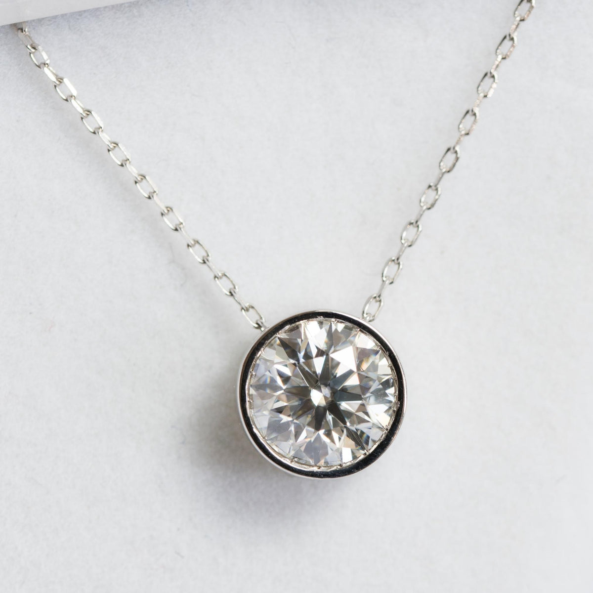 (PEN0086) White Stone Silver (Quality 925) Pendant Round Shape