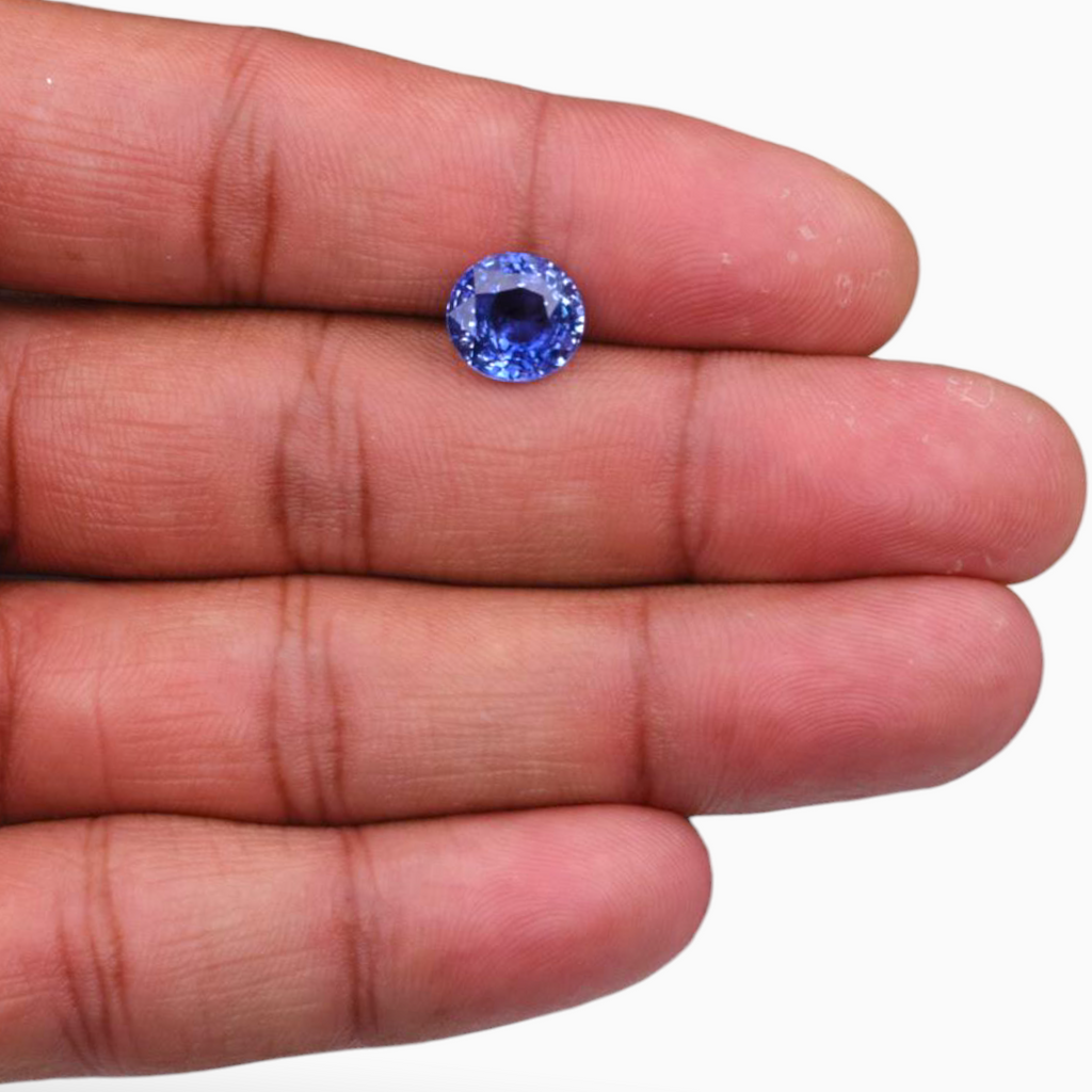 3.56 Carats Natural Blue Sapphire in Oval Shape & 9.56x8.96x5.19 Size