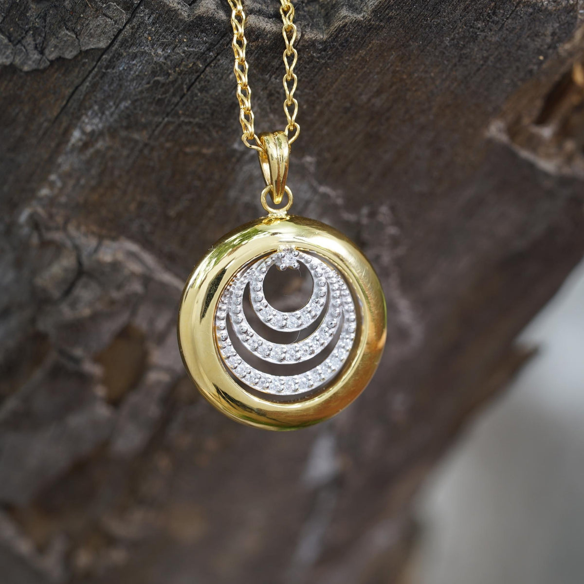 (PEN0095) White Zarcone 18K Yellow Gold Round Pendant Only