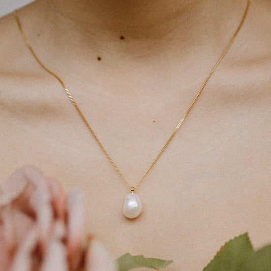 White Pearl With 18K Yellow Gold Pendant (PEN0106)