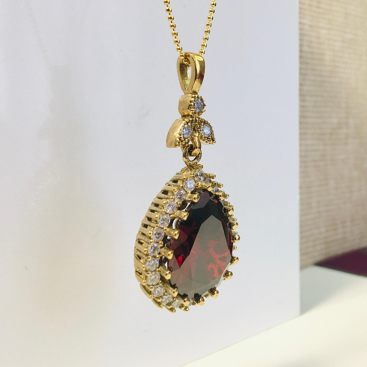 Red Garnet Stone Oval Shape 18K Yellow Gold Pendant (PEN0109)