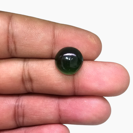 Natural Aventurine Stone From India in Round Shape 7.38 Carats for Sale