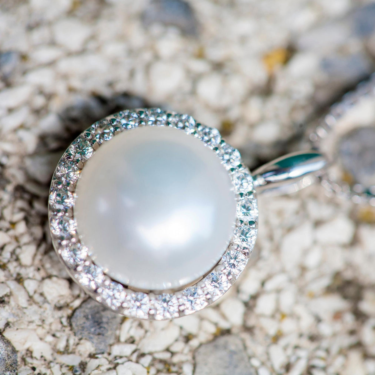 White Pearl Pure Silver 925 Ball Pendant Round Cut (PEN0137)