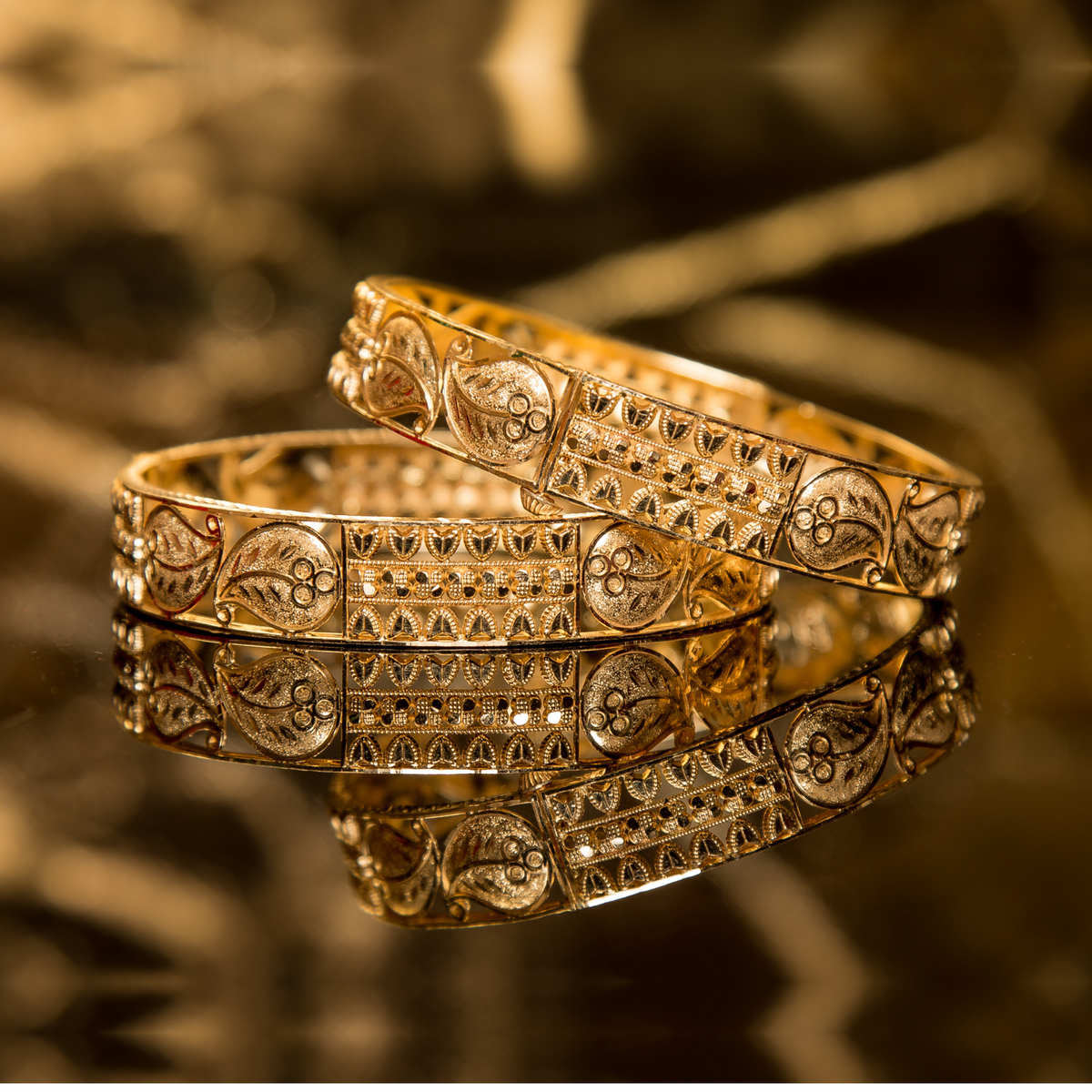 18K Gold Set of Two Beautiful Bangles for Women (BAN10008)