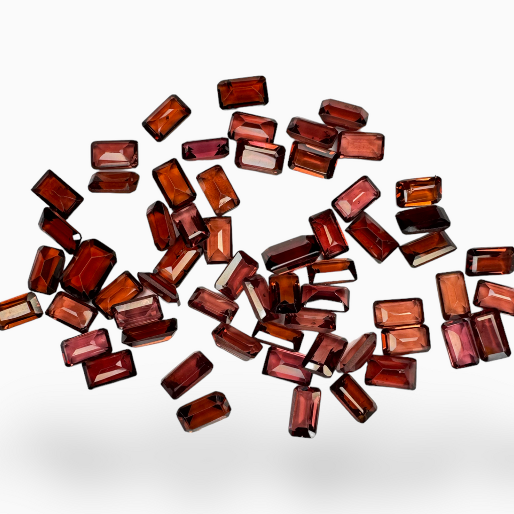 Almandine Red Garnet (Pyrope) 5x3 mm - 0.40 Carats Emerald Cut