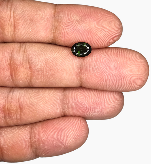 Natural Chrome Diopside Stone From Africa in Oval Shape 1.04 Carats Size 7.8x5.4mm