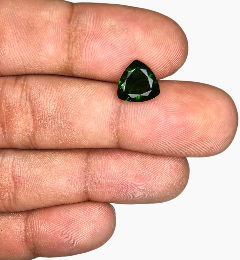Natural Chrome Diopside Stone From Africa in Oval Shape 2.10 Carats Size 9x9mm