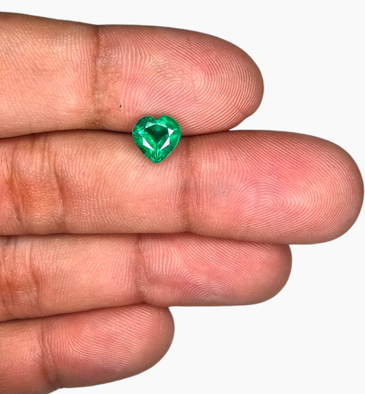 Natural Zambian Emerald Stone 1.18 Carats Heart Shape Size 7.3x7.4mm