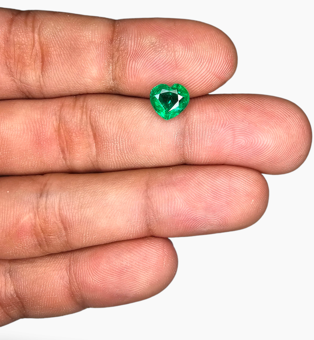 Natural Zambian Emerald Stone 1.48 Carats Heart Shape Size 7.5x8mm