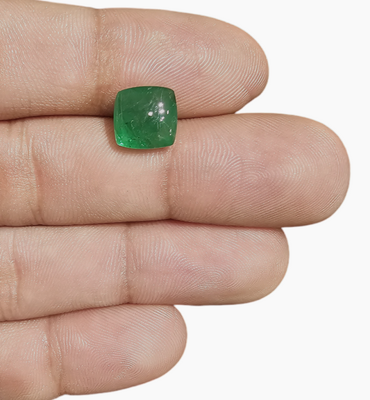 Natural Zambian Emerald Stone 4.56 Carat Sugarloof Shape Size 9.4x9.3mm