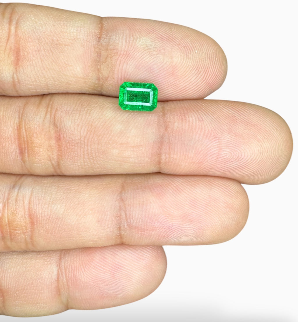 Emerald Stone 1.29 Carats 7.5 X 5.5 mm Emerald Cut From Zambia
