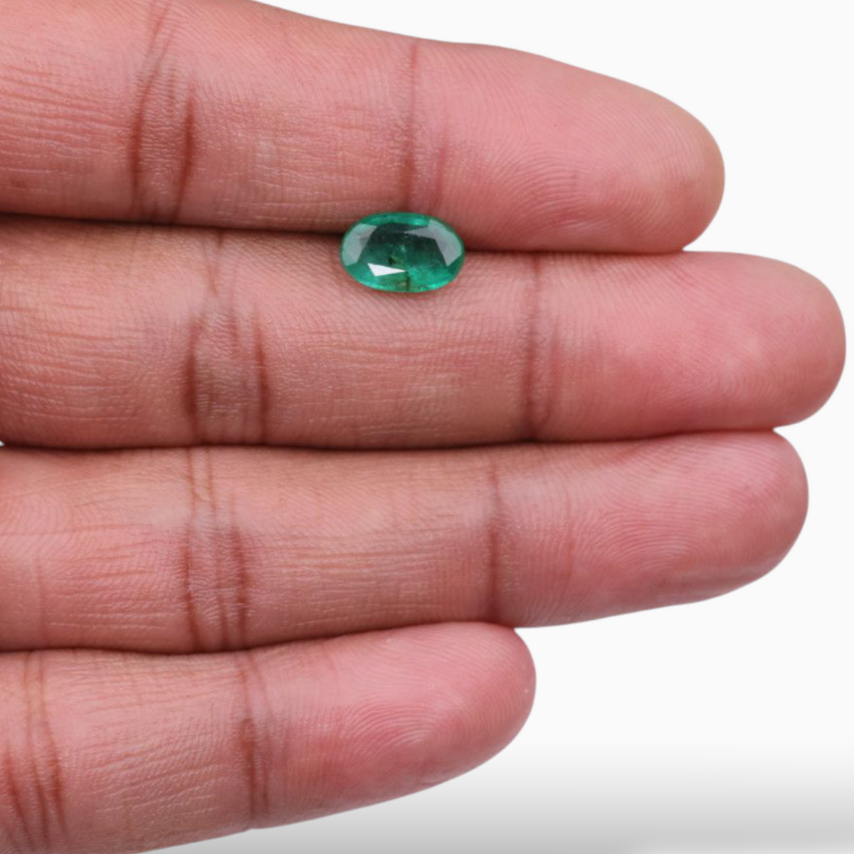 Natural Zambian Emerald Stone In Oval Shape 1.60 Carats 10.2x6.5mm Size