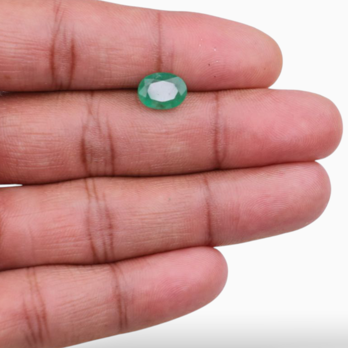 Emerald Stone Original In Oval Shape 2.92 Carats 10.2x7.6mm Size