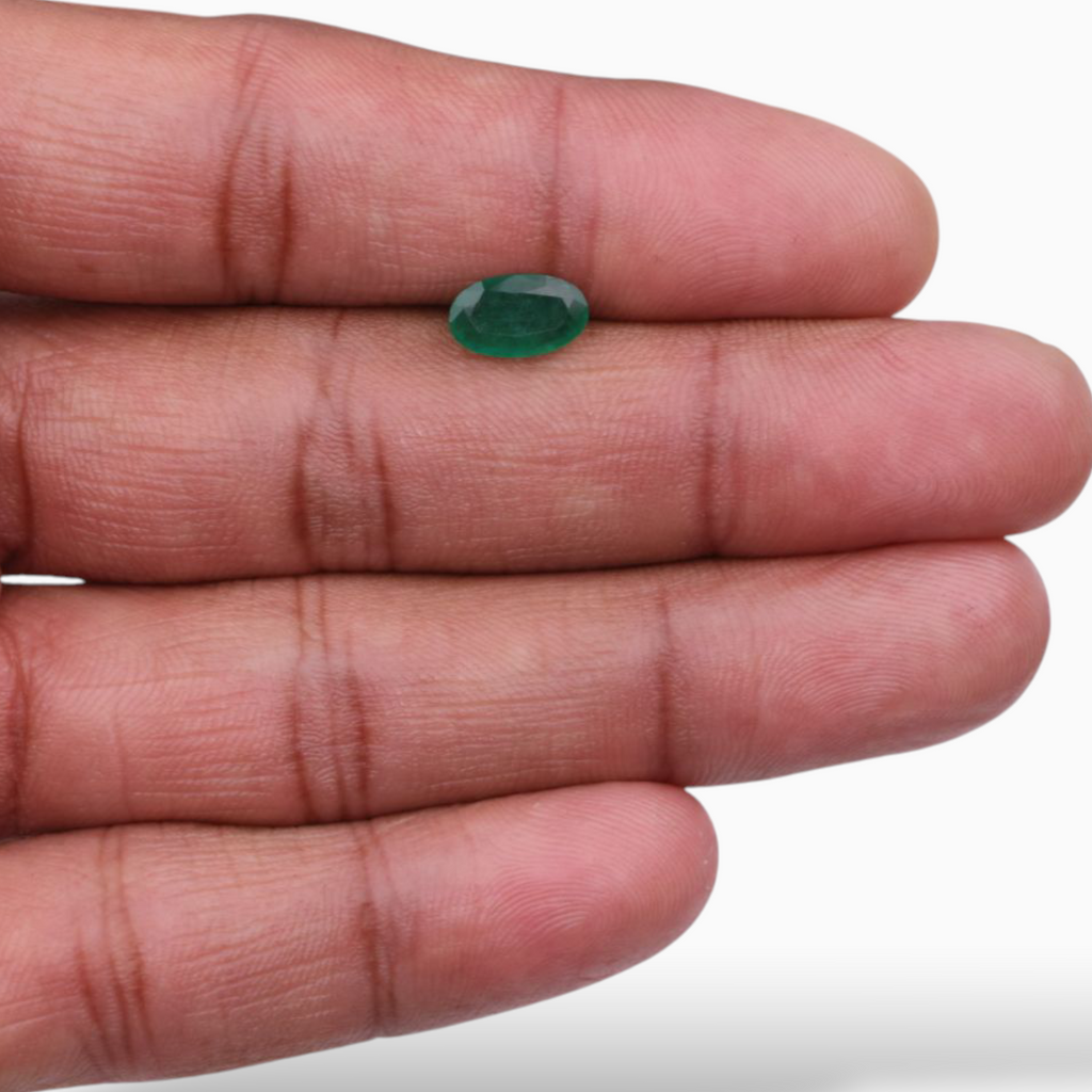 Emerald Gemstone In Oval Shape 1.08 Carats 9.5x5.7mm Size