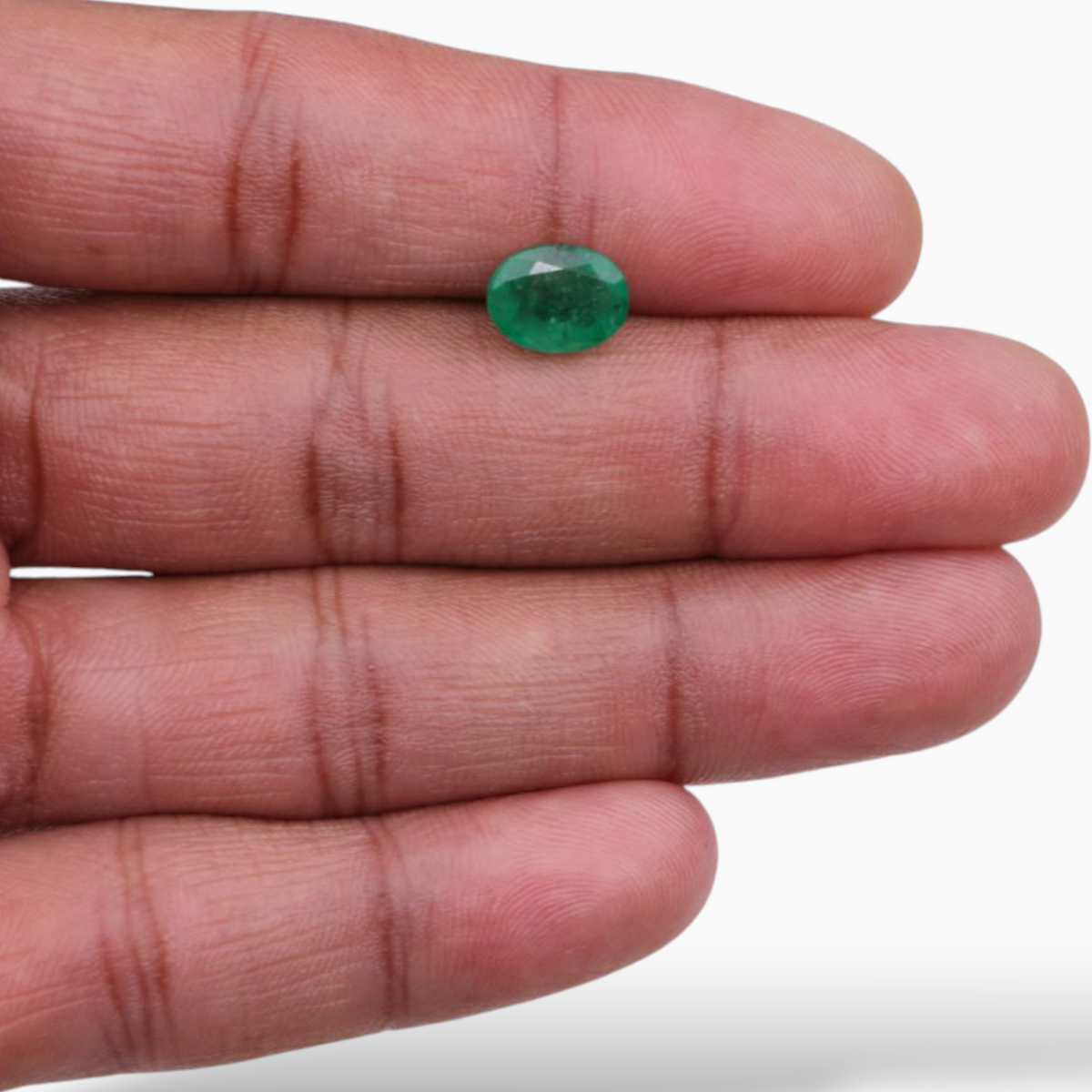 2.78 Carats Emerald Gemnstone In Oval Shape & Size 9.8x7.6mm