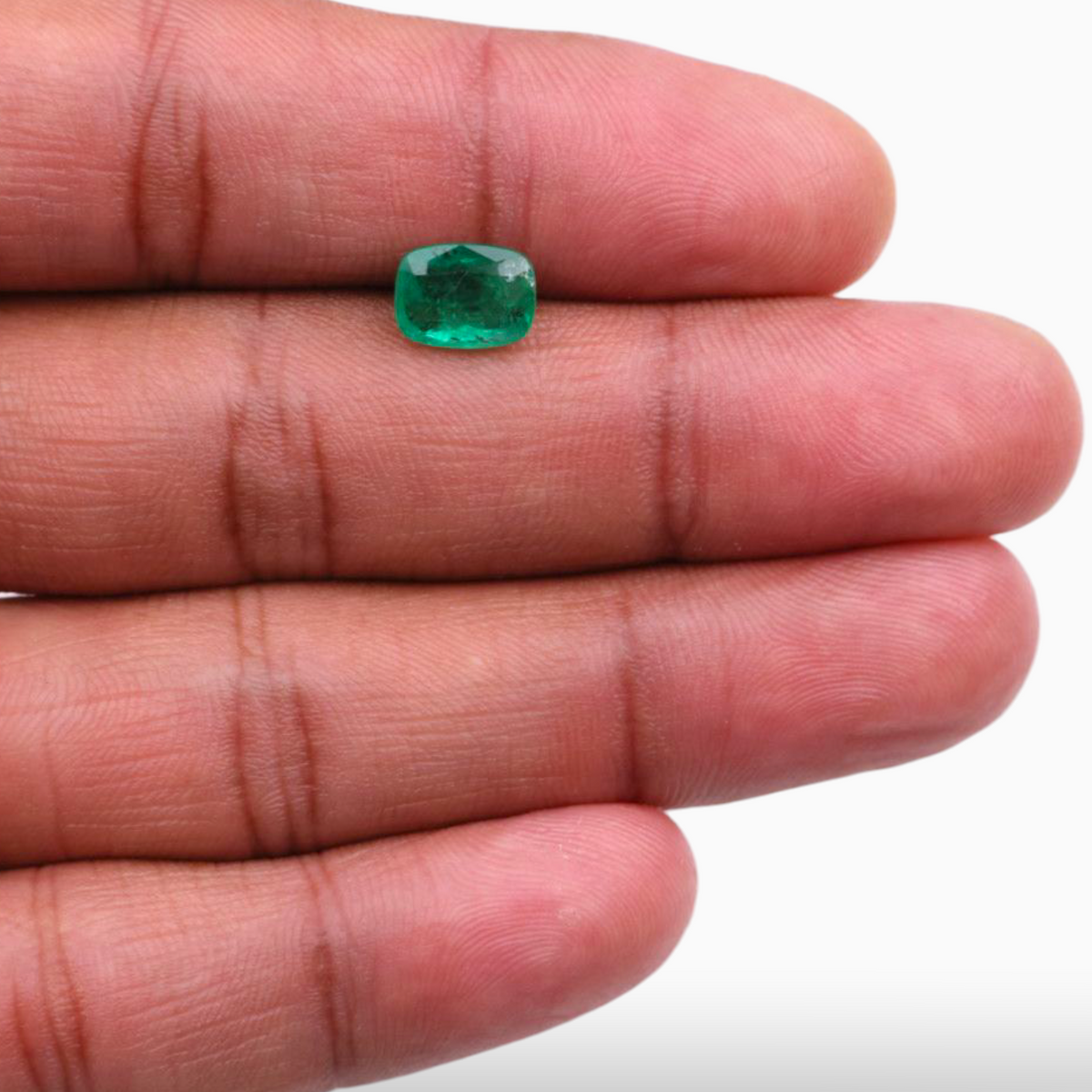 Natural Zambian Emerald Gemstone Oval Shape 1.95 Carats 9x6.8mm Size