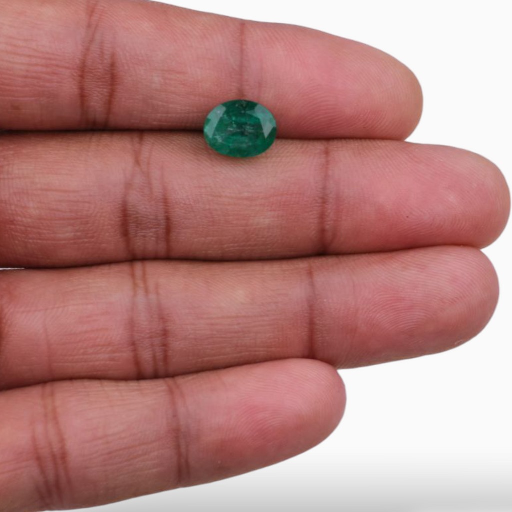 3.47 Carats Original Emerald Gemstone In Oval Shape & Size 10.3x8.1mm