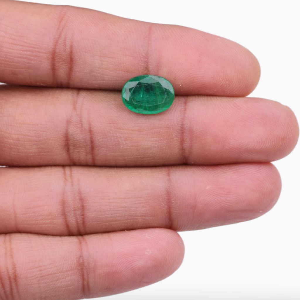 Natural Green Emerald For Sale Oval Shape 3.75 Carats 12.7x9.4mm Size