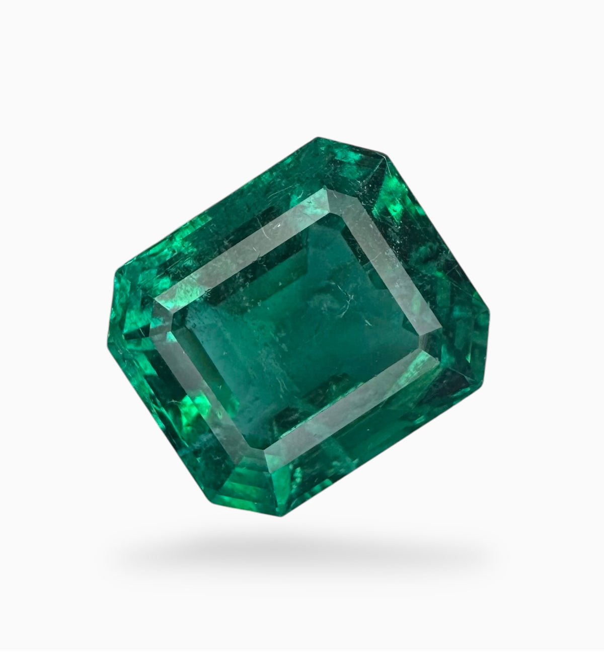 Natural Zambian Emerald Stone 9.71 Carats Size 13.67x12.03mm