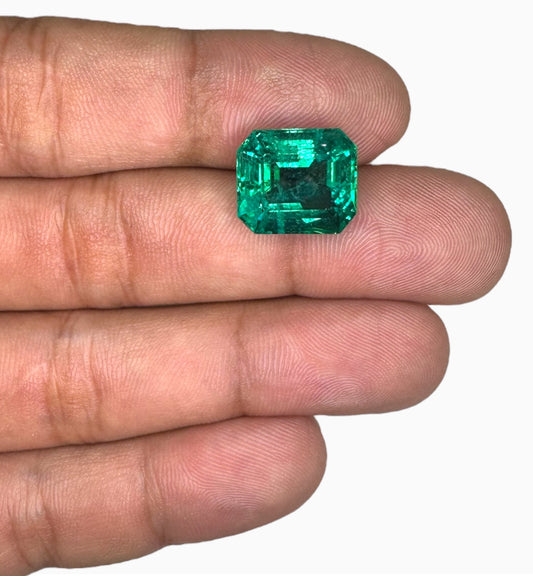 Natural Zambian Emerald Stone 9.71 Carats Size 13.67x12.03mm