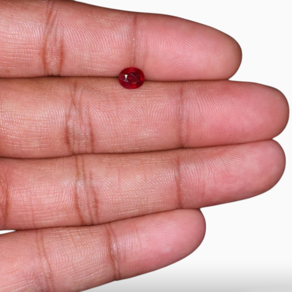 Loose Ruby Mozambique For Sale In Oval Shape 1.05 Carats 6.4x5.4mm Size