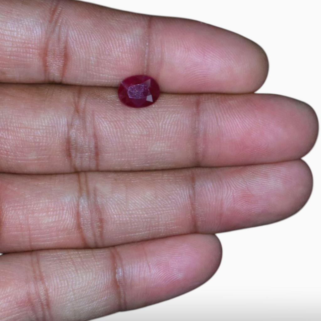 Manik Ruby Gemstone In Oval Shape 2.84 Carats 9.1x71mm Size