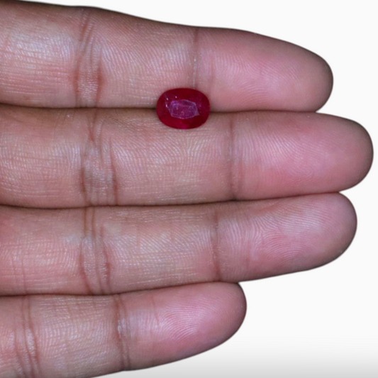 Manik Ruby Gemstone In Oval Shape 4.08 Carats 10.1x7.8mm Size
