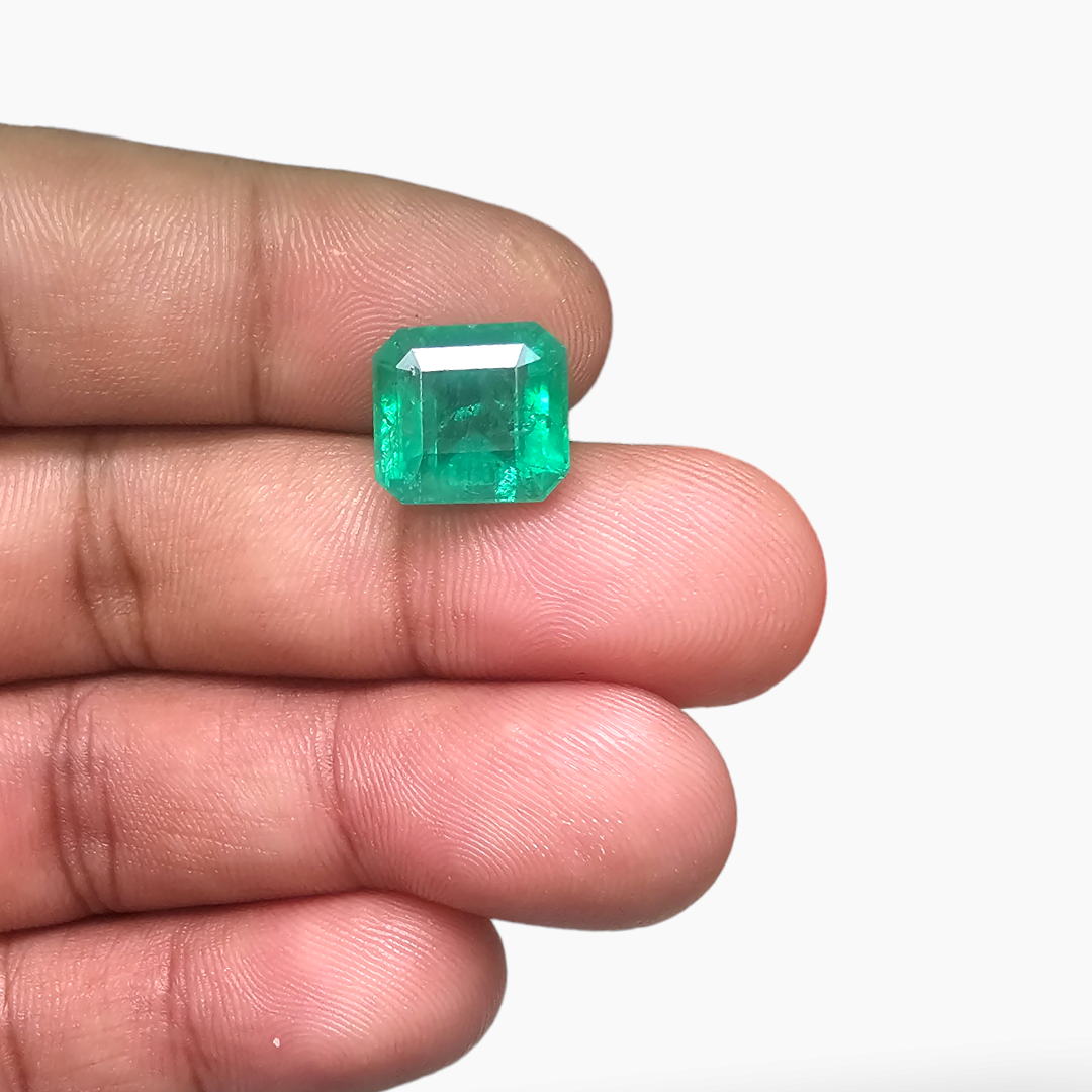 Natural Brazilian Emerald Stone 6.60 Carats Emerald Cut ( 11.3x10.46x7.68 mm )