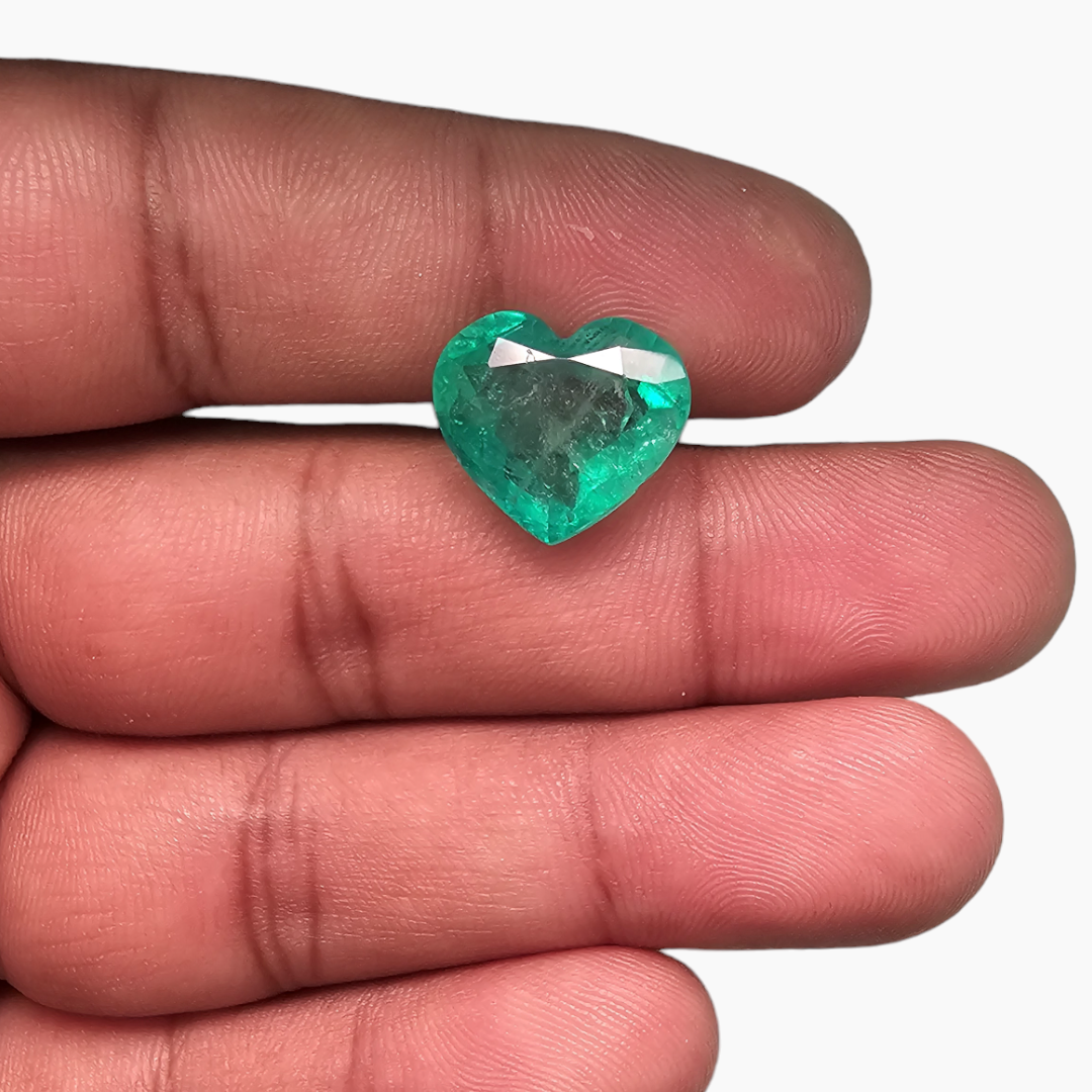 Natural Colombian Emerald Stone 8.00 Carats Heart Cut ( 14.3x12.8x7.4mm )