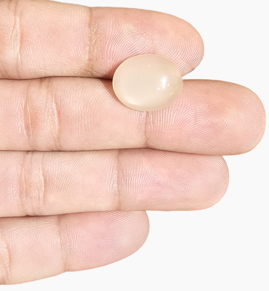 Natural Peach Moonstone Gemstone 7.67 Carats Oval Cabochon Shape (  15.5x13mm)