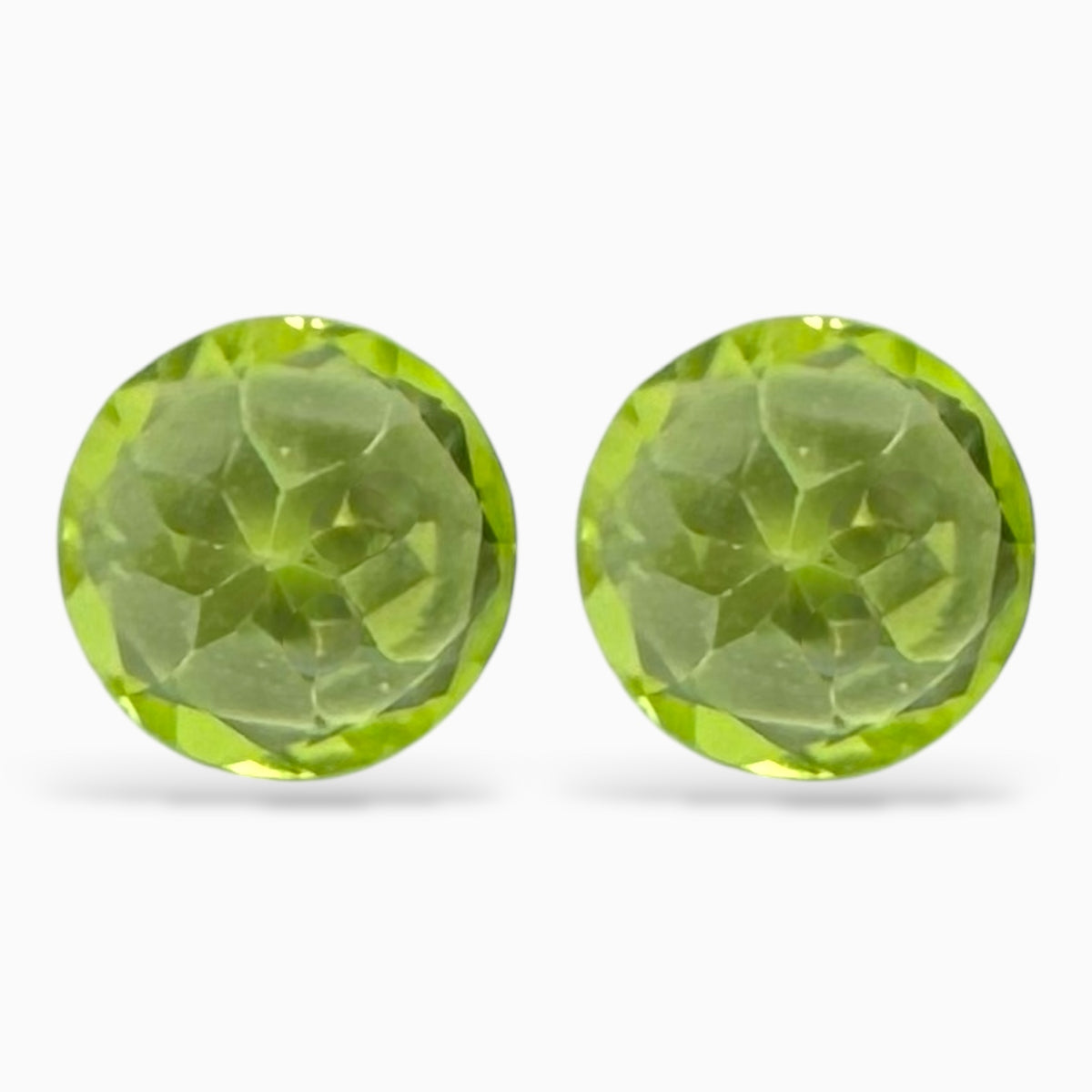 Natural Peridor Round Stone 1.58 Carats 5.8 mm