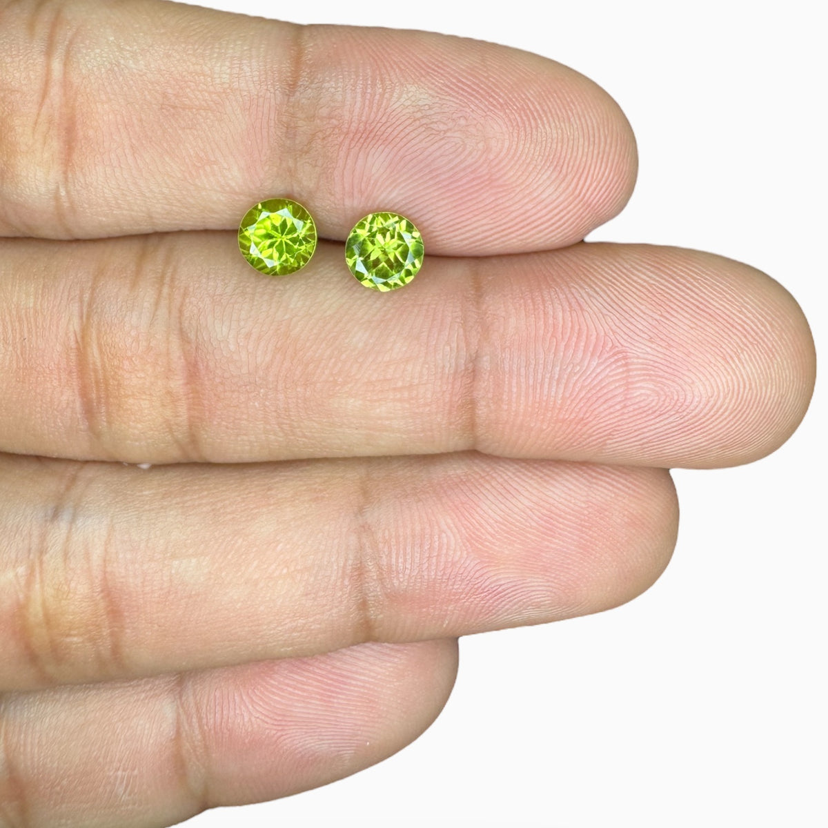 Natural Peridor Round Stone 1.58 Carats 5.8 mm