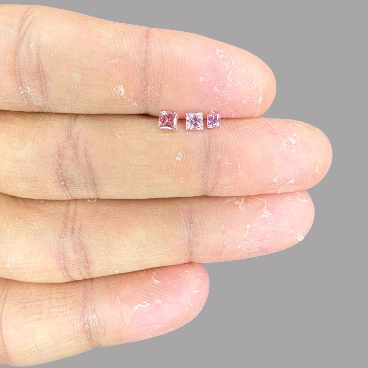 Natural Pink Sapphire Stone From 2-4 mm Size Price Per Carats (Total 35 Carats)
