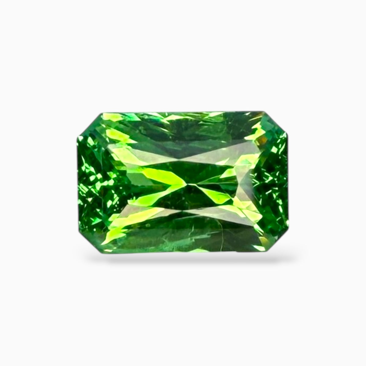 Natural Tsavorite Radiant Cut 2.53 Carats 9.38 x 6.27 x 4.58 mm Certified IDL