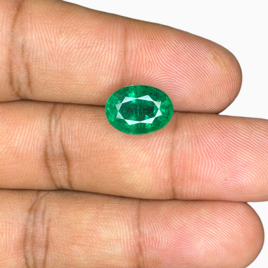 Natural Zambian Emerald Stone 4.56 carat  Oval Cut  11.6x8.6 mm