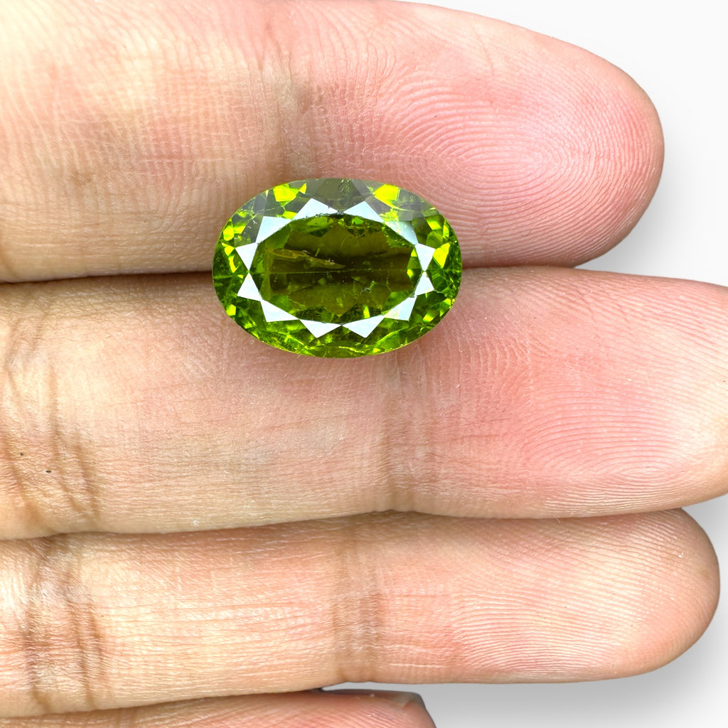 Natural Peridot Oval Cut Stone 8.45 Carats, 14x10 mm
