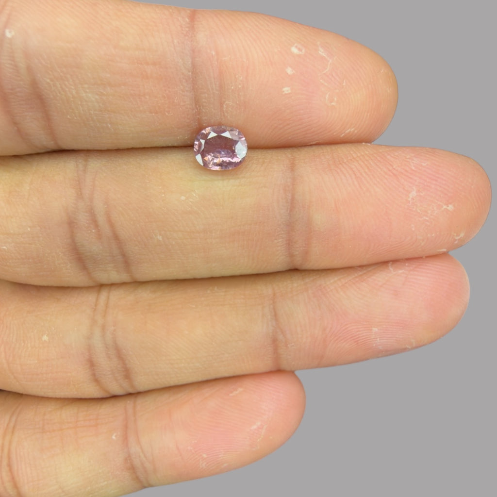 Oval Shape in Natural Pink Sapphire Gemstone 0.86 Carats & 6.6 x 5.4 mm Size