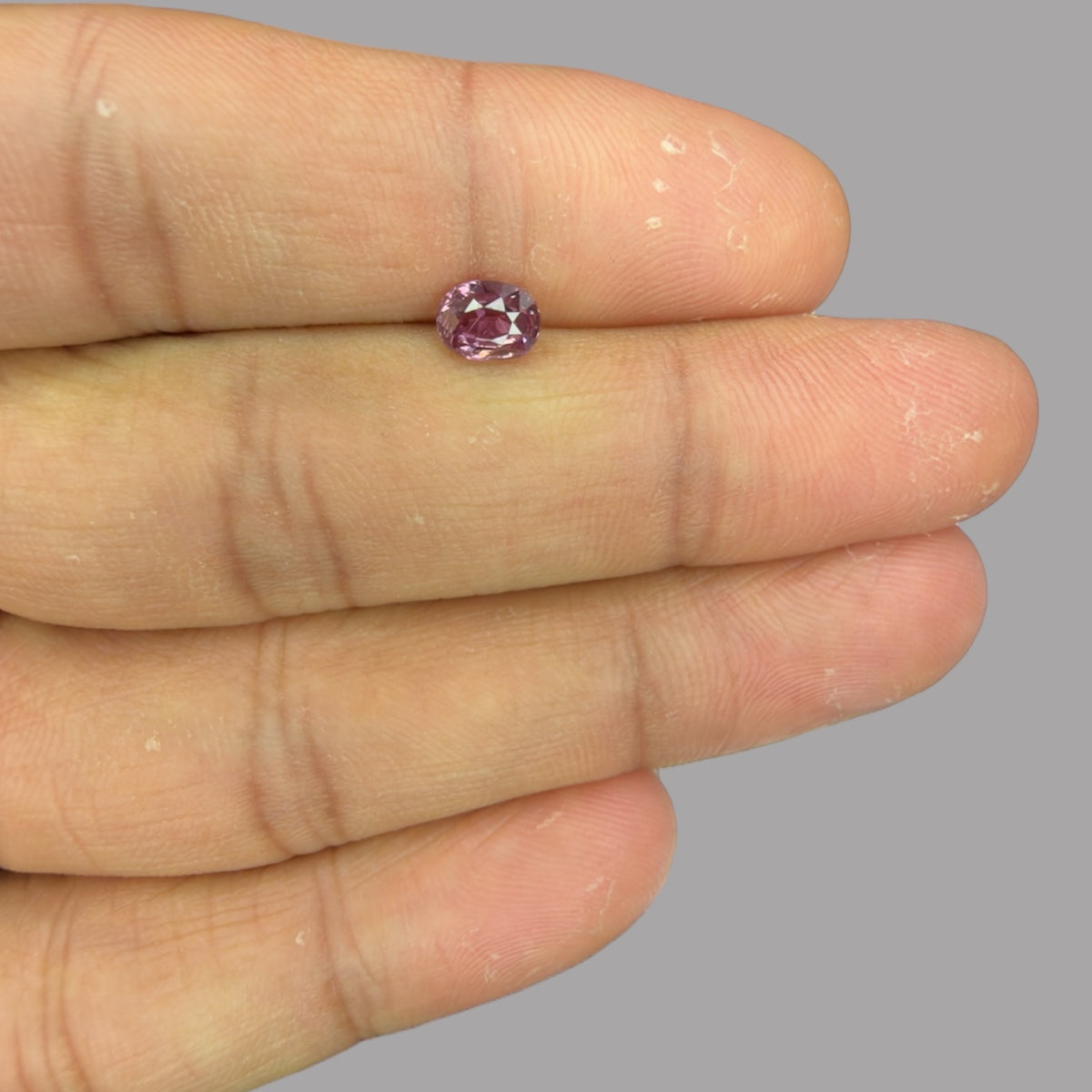 Oval Shape in Natural Pink Sapphire Gemstone 0.95 Carats & 6.4 x 4.8 mm Size