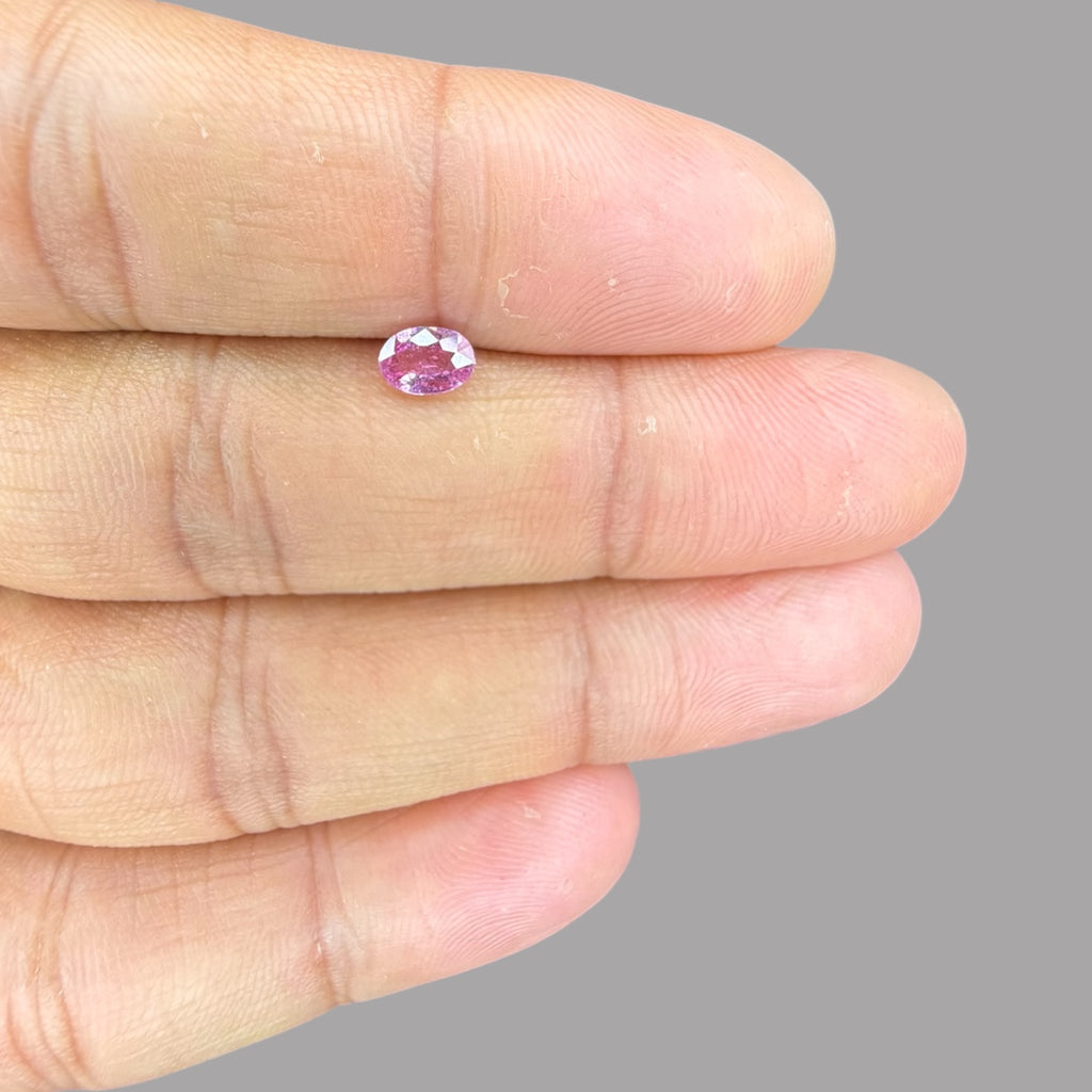 Oval Shape in Pink Sapphire Gemstone 0.50 Carats & 6 x 4.2 mm Size