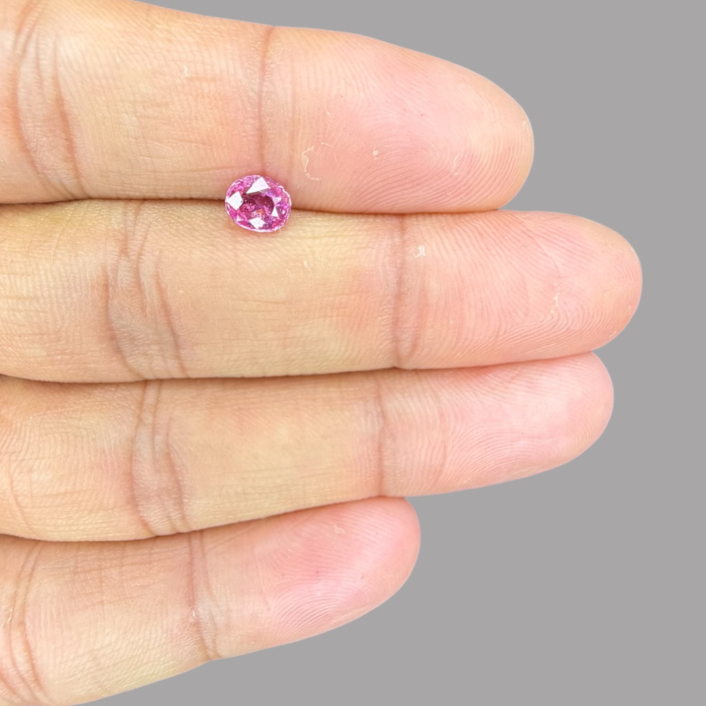 Oval Shape in Pink Sapphire Gemstone 0.87 Carats & 6.2 x 5.2 mm Size