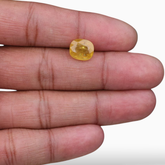 Oval Shape in Yellow Sapphire Gemstone 5.63 Carats & 10.6x9.2mm Size