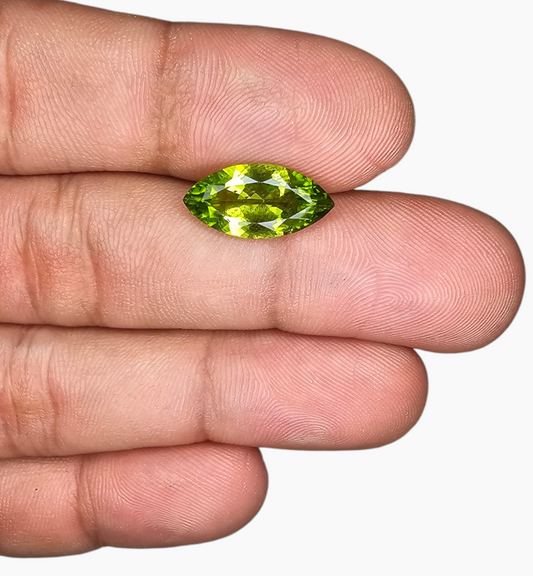 Natural Peridot Gemstone Marquise Shape 4.09 Carats Size 15.5x8mm