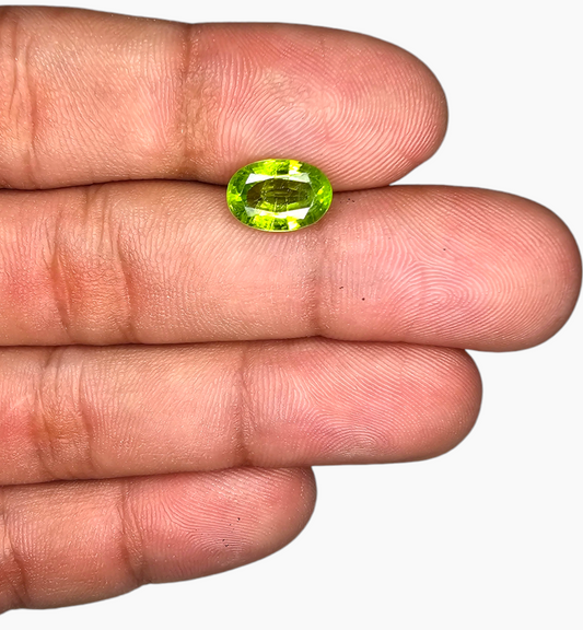 Natural Peridot Oval Shape 2.81 Carats Size 7.2x10.5mm