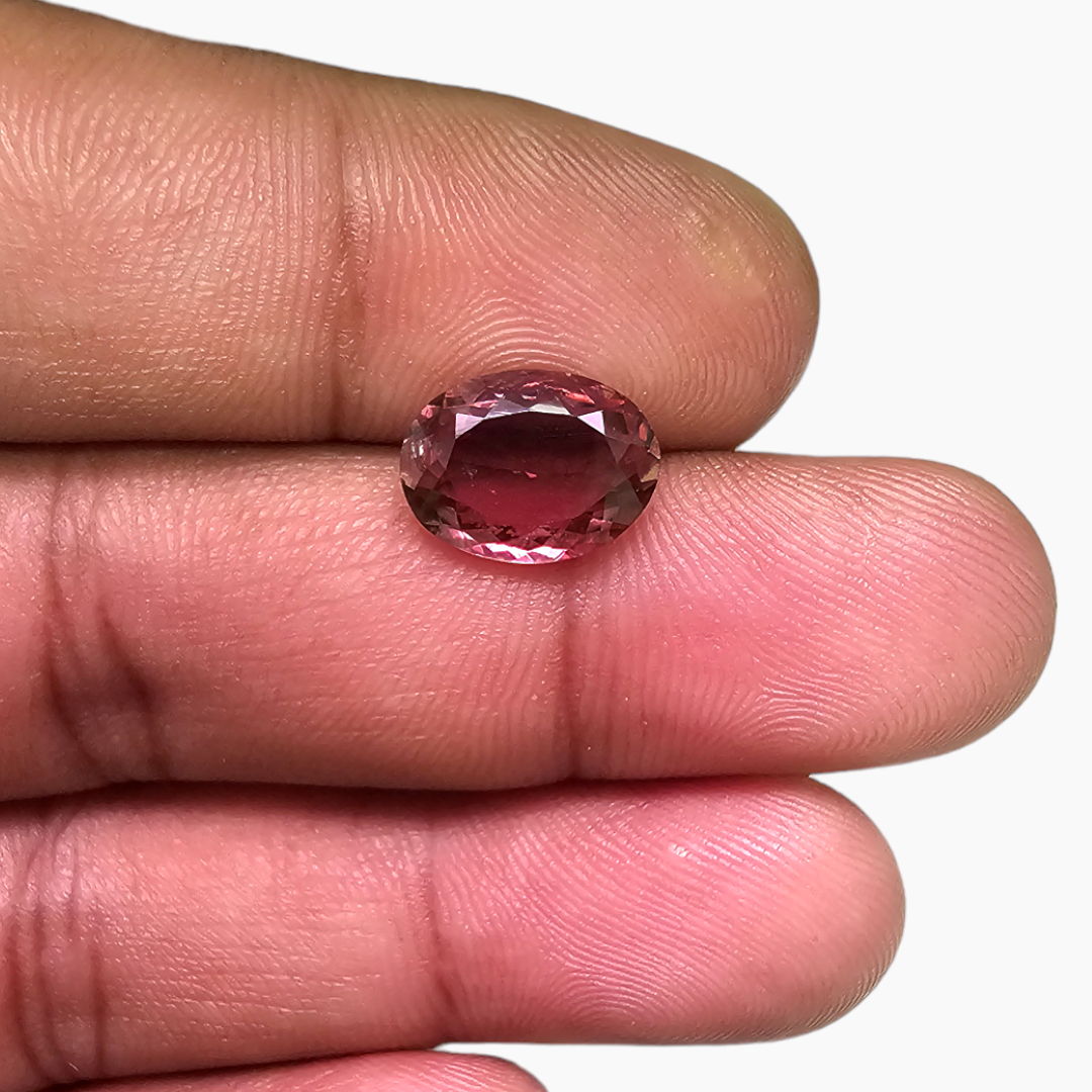 Natural Rubellite Tourmaline in 2.68 Carats from Africa in Oval Cut for Sale