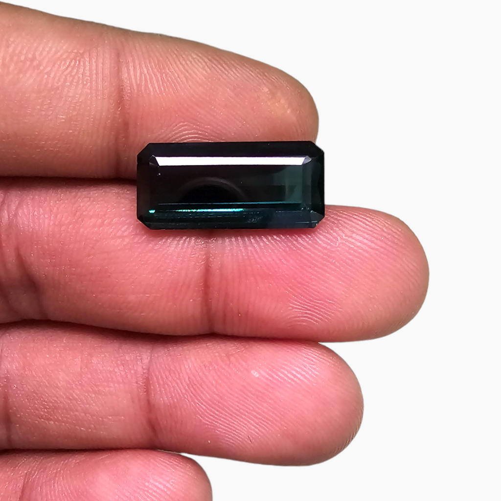 Natural African Green Tourmaline Gemstone in 9.6 Carats Wieght