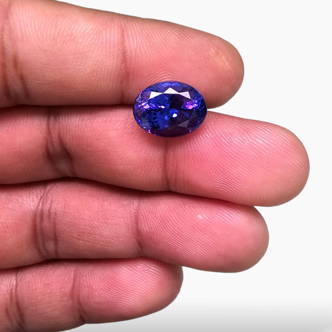 Tanzanian Natural Tanzanite Stone in Oval 5.64 Carats for Sale