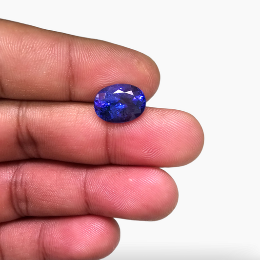 Natural Oval Shape Tanzanite Stone in 5.39 Carats Weight for Sale