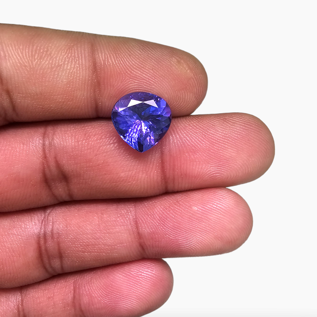 Natural Tanzanite Stone in Heart Shape with 5.02 Carats Weight for Sale